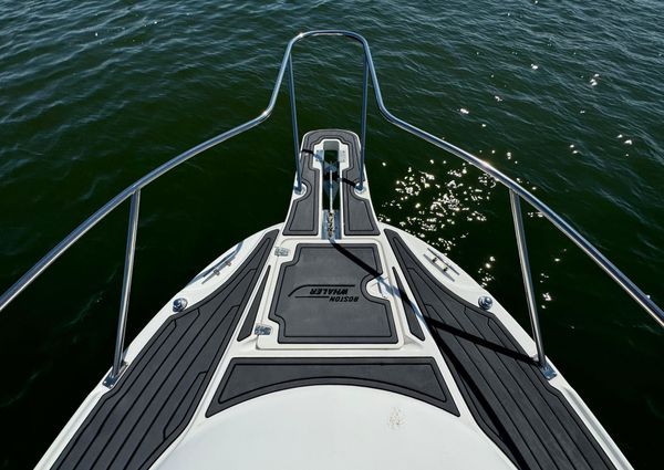 Boston-whaler 26-CONQUEST image