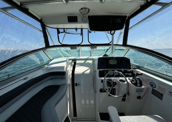 Boston-whaler 26-CONQUEST image