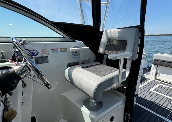 Boston-whaler 26-CONQUEST image