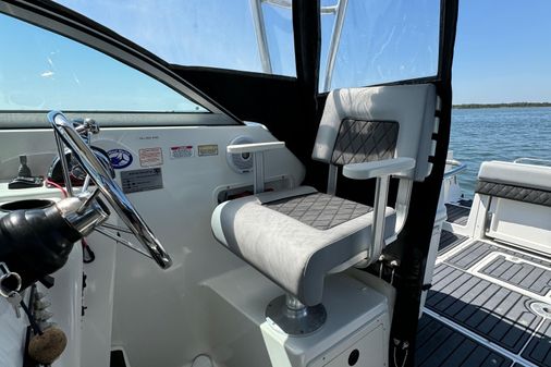 Boston-whaler 26-CONQUEST image