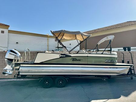 Tahoe-pontoon CASCADE-PLATINUM-REAR-J-LOUNGER image