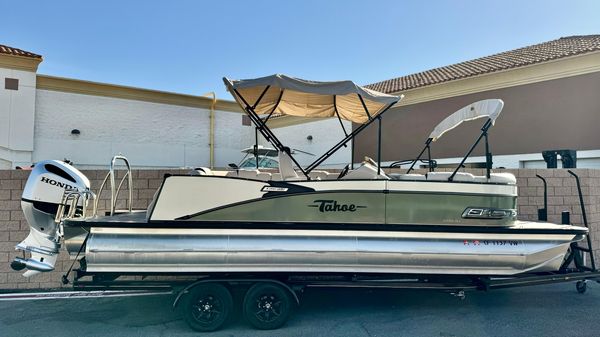 Tahoe Pontoon Cascade Platinum Rear J Lounger