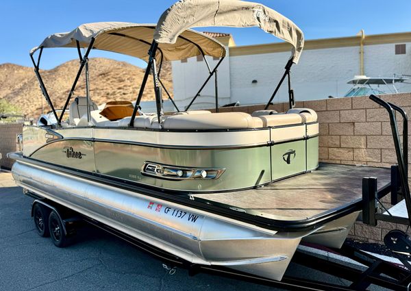 Tahoe-pontoon CASCADE-PLATINUM-REAR-J-LOUNGER image