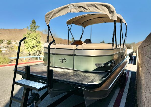 Tahoe-pontoon CASCADE-PLATINUM-REAR-J-LOUNGER image