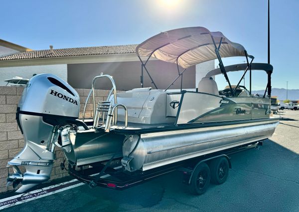 Tahoe-pontoon CASCADE-PLATINUM-REAR-J-LOUNGER image