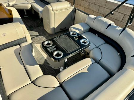 Tahoe-pontoon CASCADE-PLATINUM-REAR-J-LOUNGER image