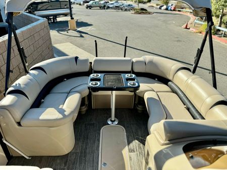 Tahoe-pontoon CASCADE-PLATINUM-REAR-J-LOUNGER image