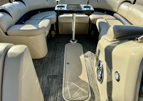 Tahoe-pontoon CASCADE-PLATINUM-REAR-J-LOUNGER image