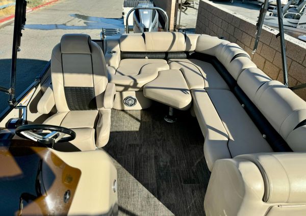 Tahoe-pontoon CASCADE-PLATINUM-REAR-J-LOUNGER image