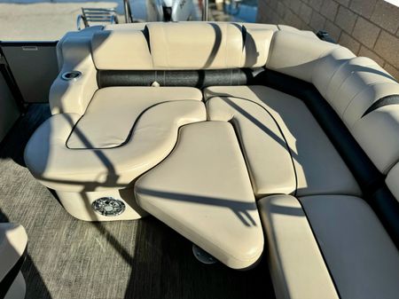 Tahoe-pontoon CASCADE-PLATINUM-REAR-J-LOUNGER image