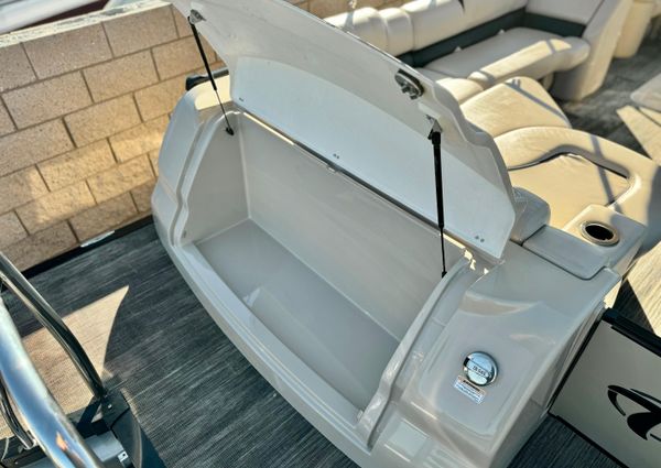 Tahoe-pontoon CASCADE-PLATINUM-REAR-J-LOUNGER image