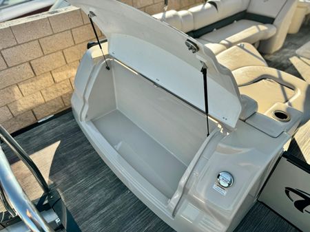 Tahoe-pontoon CASCADE-PLATINUM-REAR-J-LOUNGER image