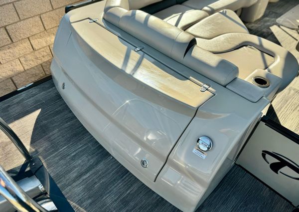 Tahoe-pontoon CASCADE-PLATINUM-REAR-J-LOUNGER image