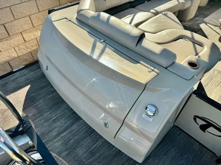 Tahoe-pontoon CASCADE-PLATINUM-REAR-J-LOUNGER image