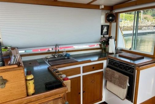 Duffy Wilbur Flybridge Cruiser image