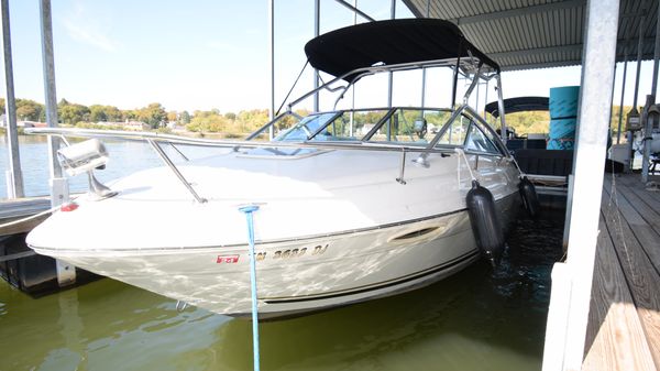 Sea Ray 215 Express Cruiser