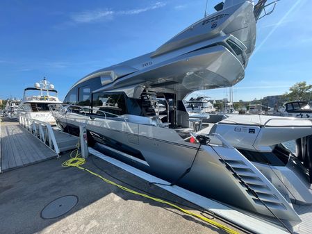 Galeon 700 Sky image