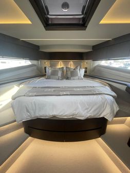 Galeon 700 Sky image