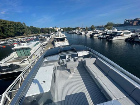 Galeon 700 Sky image