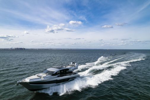 Galeon 700 Sky image