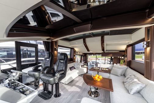 Galeon 700 Sky image