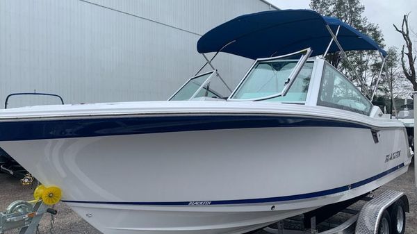 Blackfin 232 DC