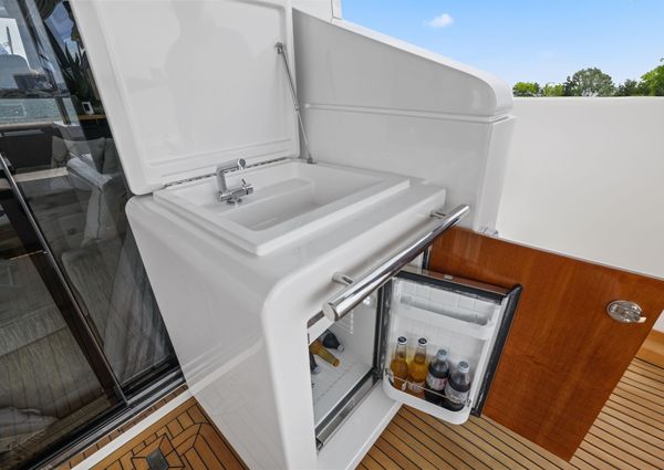 Azimut 66 Flybridge image