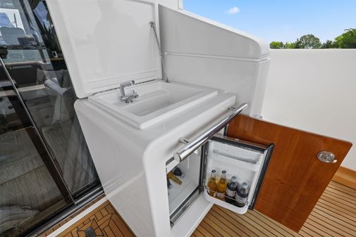 Azimut 66 Flybridge image