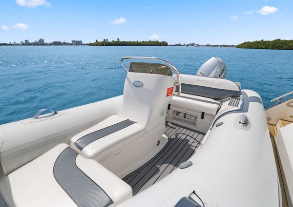 Azimut 66 Flybridge image