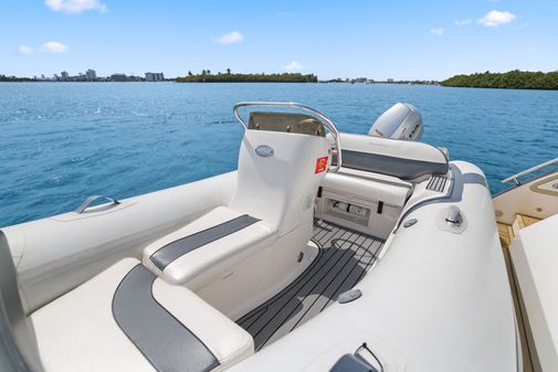 Azimut 66 Flybridge image