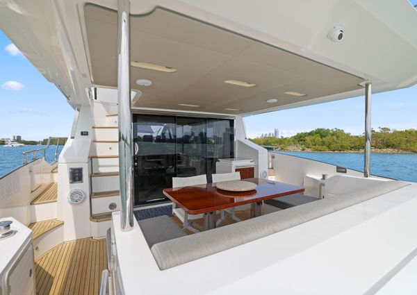 Azimut 66 Flybridge image