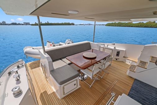 Azimut 66 Flybridge image