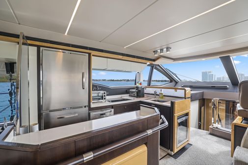 Azimut 66 Flybridge image