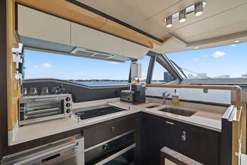 Azimut 66 Flybridge image