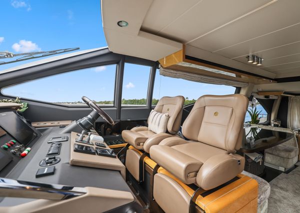 Azimut 66 Flybridge image