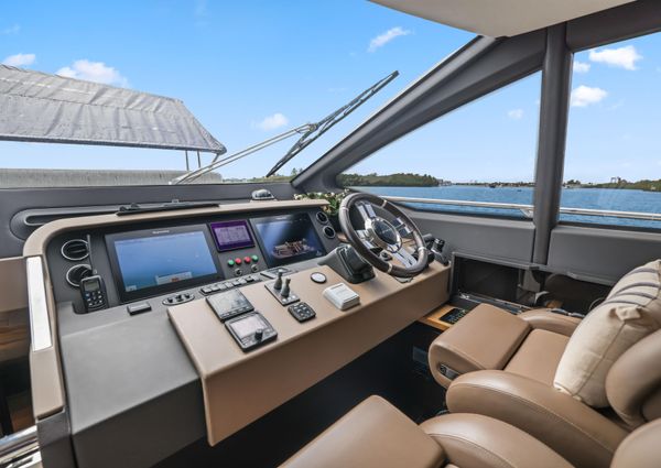 Azimut 66 Flybridge image