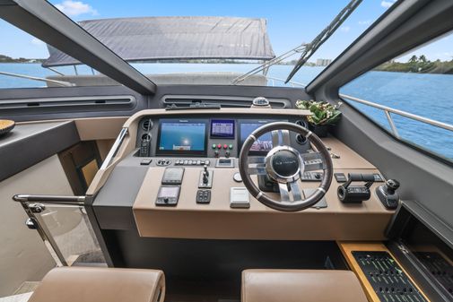 Azimut 66 Flybridge image