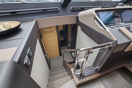 Azimut 66 Flybridge image