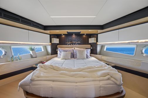 Azimut 66 Flybridge image