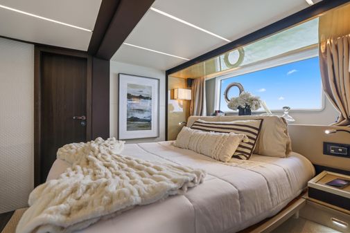 Azimut 66 Flybridge image