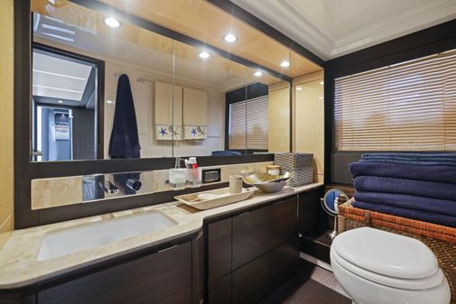 Azimut 66 Flybridge image