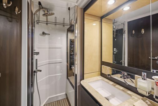 Azimut 66 Flybridge image