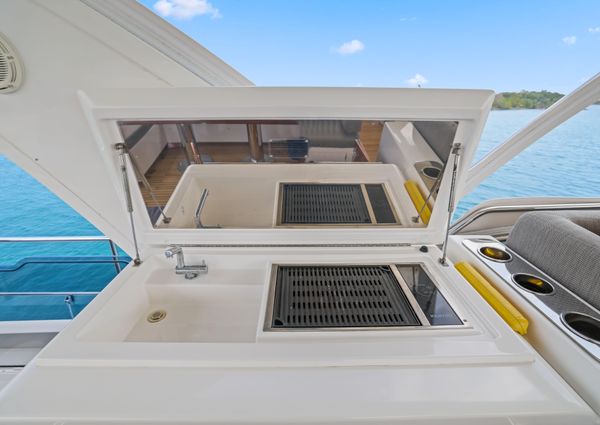 Azimut 66 Flybridge image