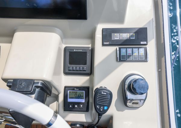 Azimut 66 Flybridge image