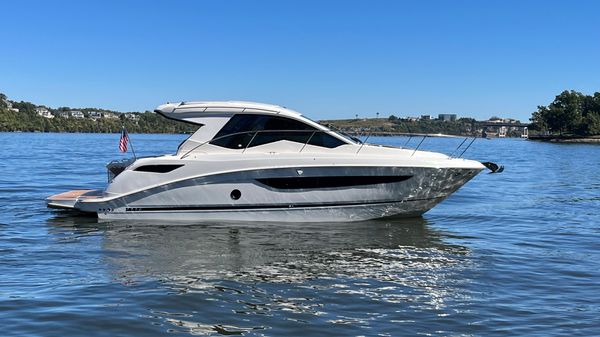 Sea Ray Sundancer 350 Coupe