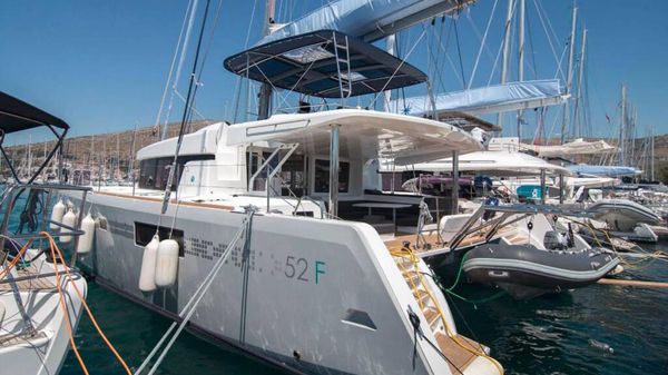Lagoon 52 