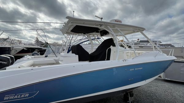 Boston Whaler 320 Outrage Cuddy Cabin 