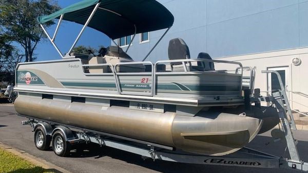 Tracker 21 FISHIN BARGE PONTOON