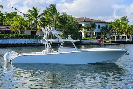 Yellowfin 42 image