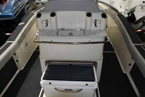Scout 255 LXF image